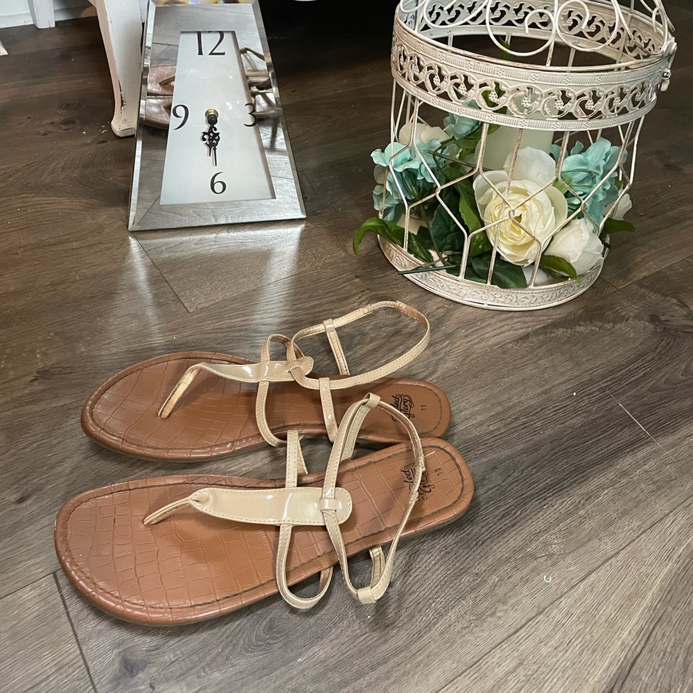 Cute strappy sandals - Picture 3 of 6